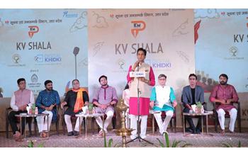 पांच सितारा होटल ताज आगरा में आयोजित काव्य-लेखन व प्रस्तुति कार्यशाला , जिसमें देश भर के कई अत्यंत अल्पज्ञात व प्रतिभावान कवि-कवयित्री हुए शामिल 