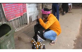 रात में कोचियों का नेटवर्क एक्टिव, गली-गली में बिक रही अवैध शराब