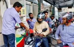 अब बिना हेलमेट नहीं मिलेगा पेट्रोल, संचालकों ने लिया फैसला