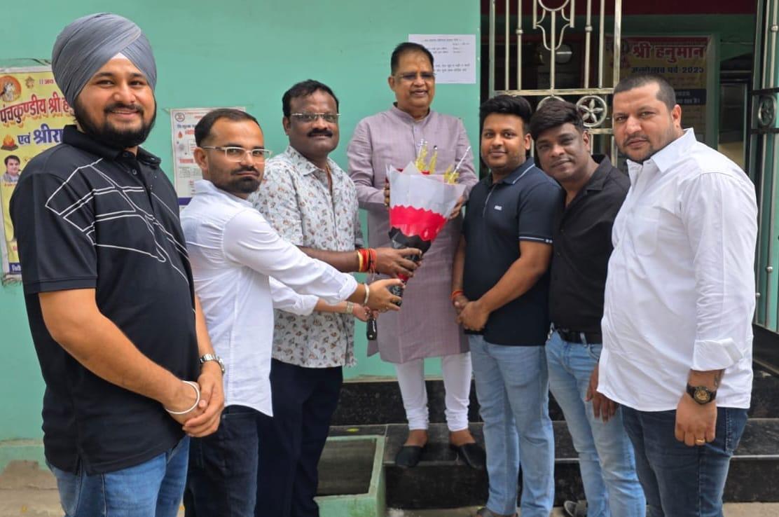भाजयुमो नेताओं ने हर्षोल्लास के साथ मनाया अपने नेता का जन्मदिवस.