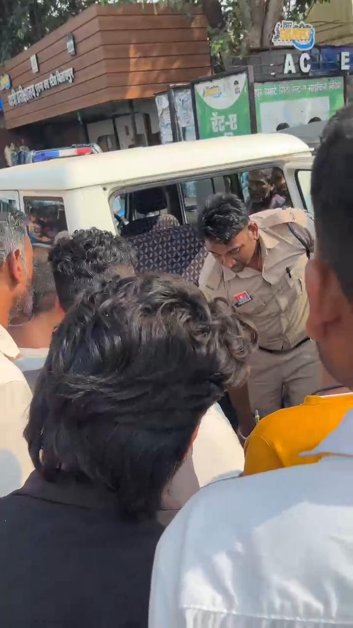 'OMG ' : बस स्टैंड में ट्रैफिक चेकिंग का विरोध करने पर बाइक सवार को मारकूट के थाने भेजा.