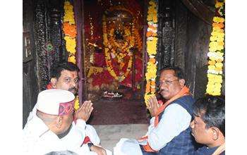 मुख्यमंत्री श्री विष्णु देव साय ने बस्तर की आराध्य देवी मां दंतेश्वरी की पूजा-अर्चना कर प्रदेशवासियों के सुख-समृद्धि और खुशहाली की कामना की