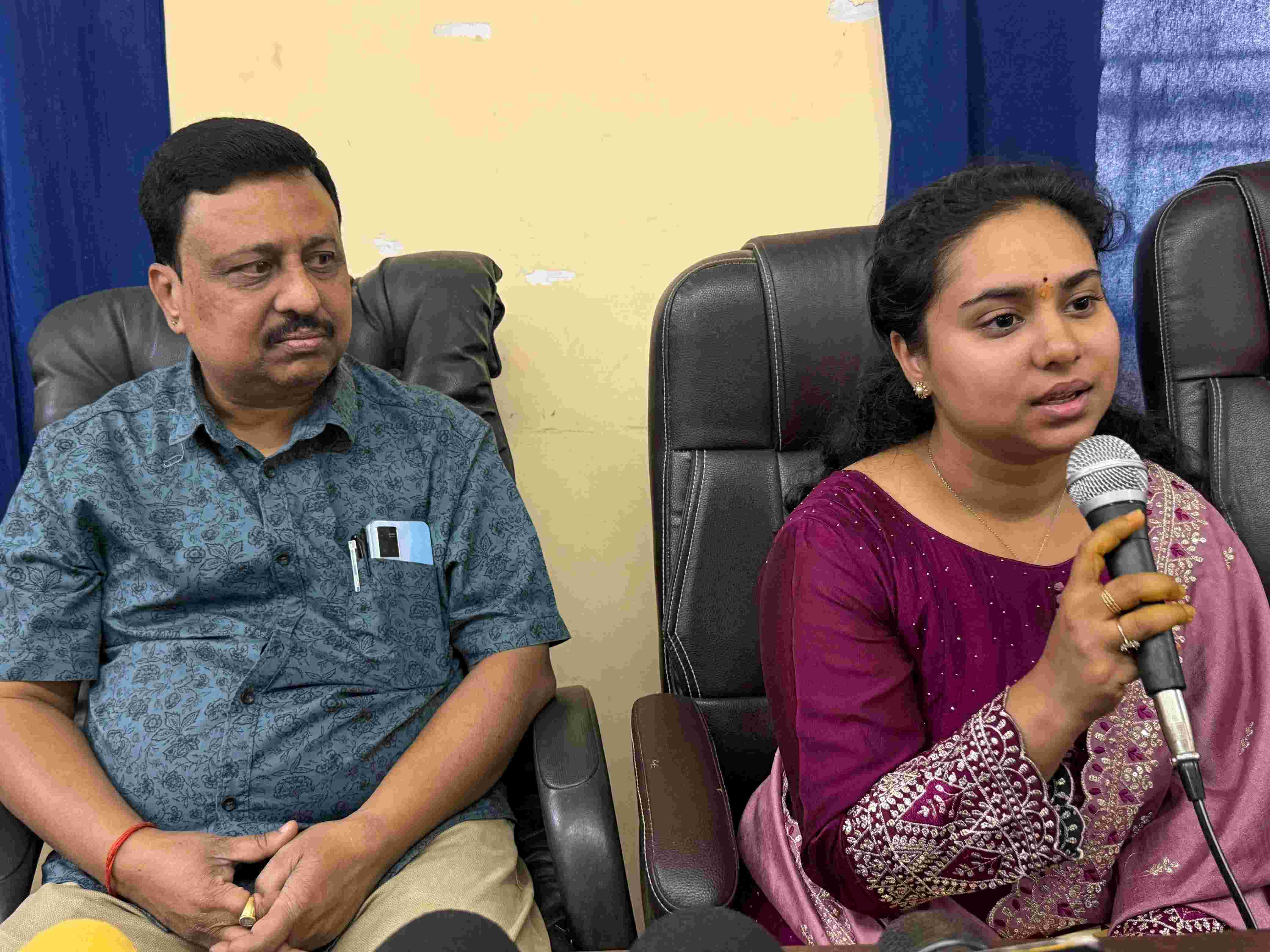  प्रेस क्लब मे सुश्री श्रुति प्रभला ने कहा, ग़ज़लें सिर्फ़ शब्द नहीं, बल्कि रूह की आवाज़ होती हैं.