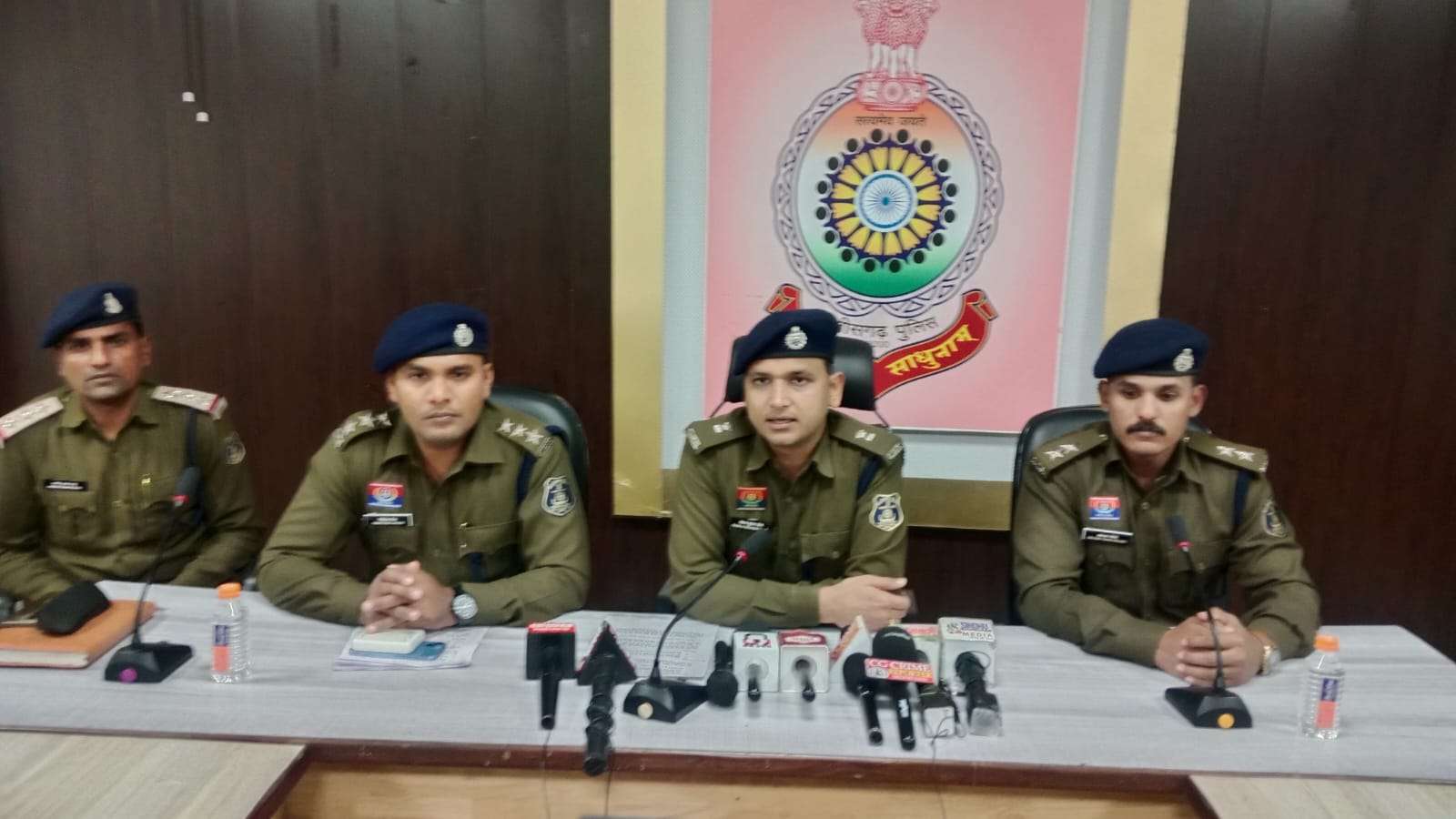 शहर में पनपते नशे के कारोबार पर एसएसपी सिंह की प्रहार पुलिसिंग,तीन अंतर्राज्यीय तस्कर गिरफ्तार 34 ग्राम हेरोइन बरामद. 