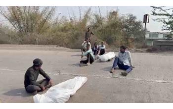 खरसिया कार्बन प्लांट में दर्दनाक हादसा: पिता-पुत्र और 9 माह की बच्ची समेत चार की मौत, मुआवजे की मांग पर हाईवे जाम