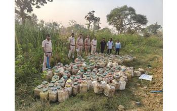 नाबालिग को बहला-फुसलाकर दुष्कर्म, पुलिस ने आरोपी को गिरफ्तार कर जेल भेजा