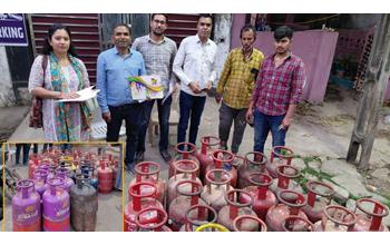 LPG सिलेंडर की कालाबाजारी पर प्रशासन की कार्रवाई: घर में चल रहा था अवैध रिफिलिंग का धंधा, छापेमारी में बड़ी संख्या में सिलेंडर जब्त