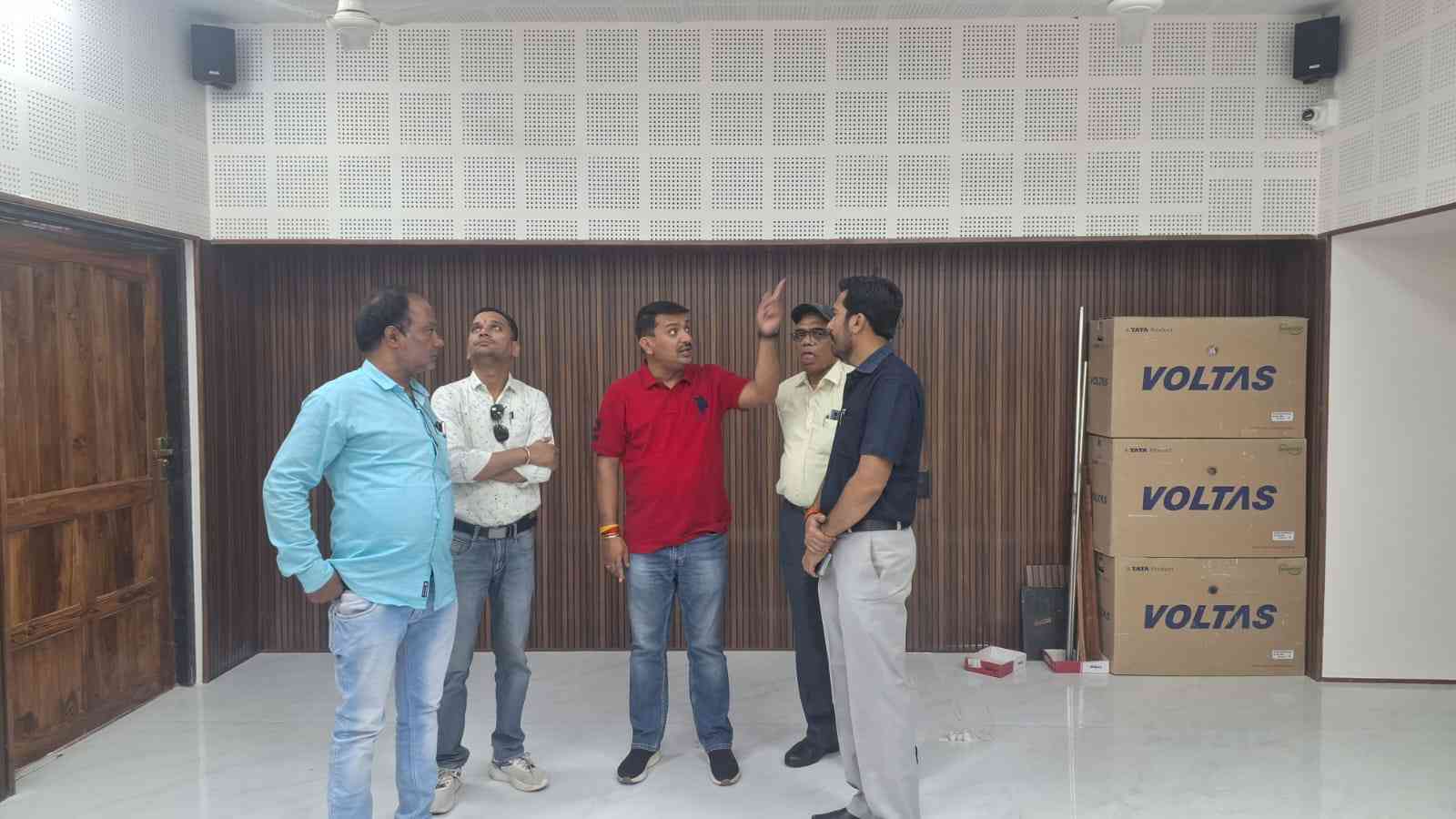 प्रेस क्लब के पुनर्निर्माण कार्यों का विधायक शुक्ला ने लिया जायजा, दिए अहम सुझाव.