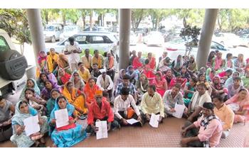 अवैध शराब बिक्री से गांव की छवि धूमिल: युवाओं के रिश्ते तक हो रहे प्रभावित, कार्रवाई नहीं होने पर ग्रामीणों ने दी चक्काजाम की चेतावनी