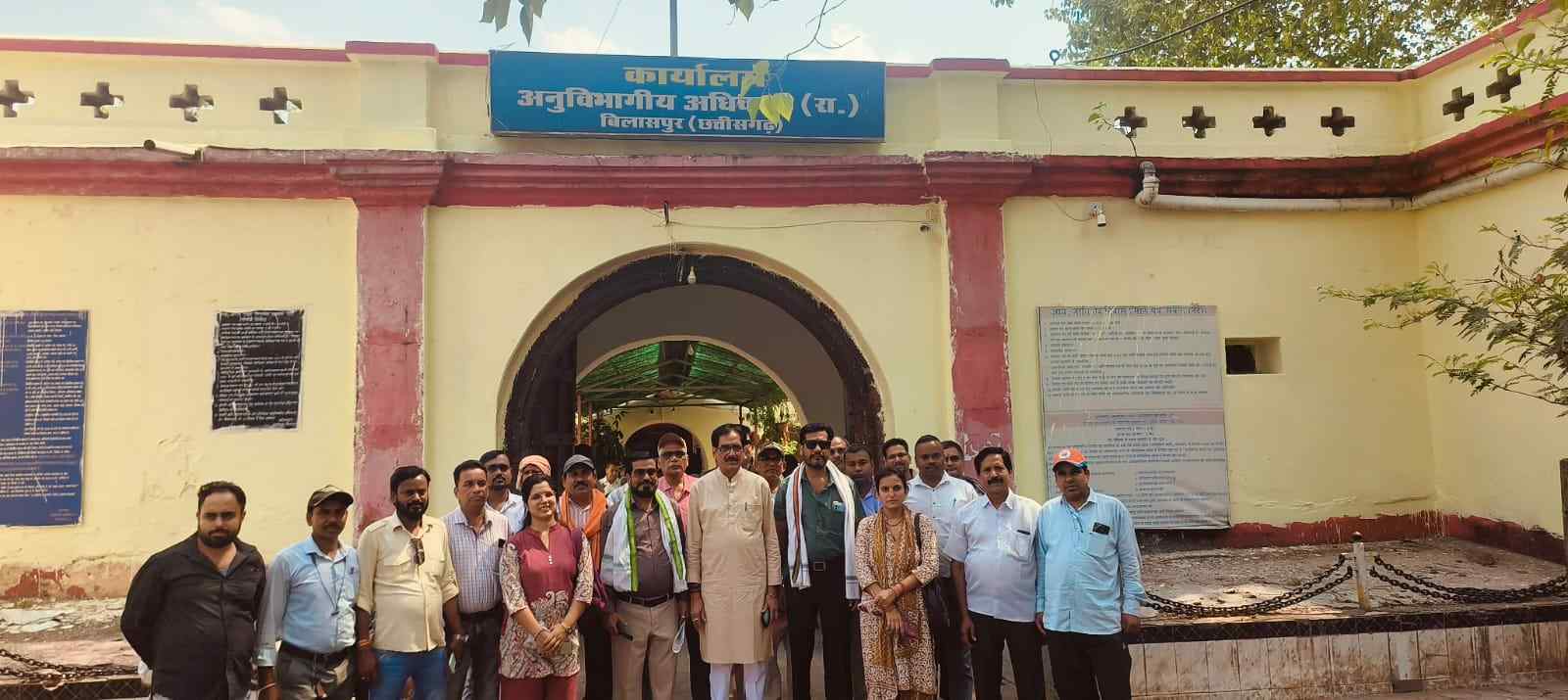 पहल: बिलासपुर प्रेस क्लब ने एसडीएम से भेंट कर कहा,मीडिया कर्मियों के वाहनों में पेट्रोल, डीजल उपलब्ध कराया जाए.  