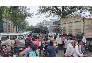 यात्रियों से भरी बस और बोलेरो की आमने-सामने टक्कर, कई लोग घायल