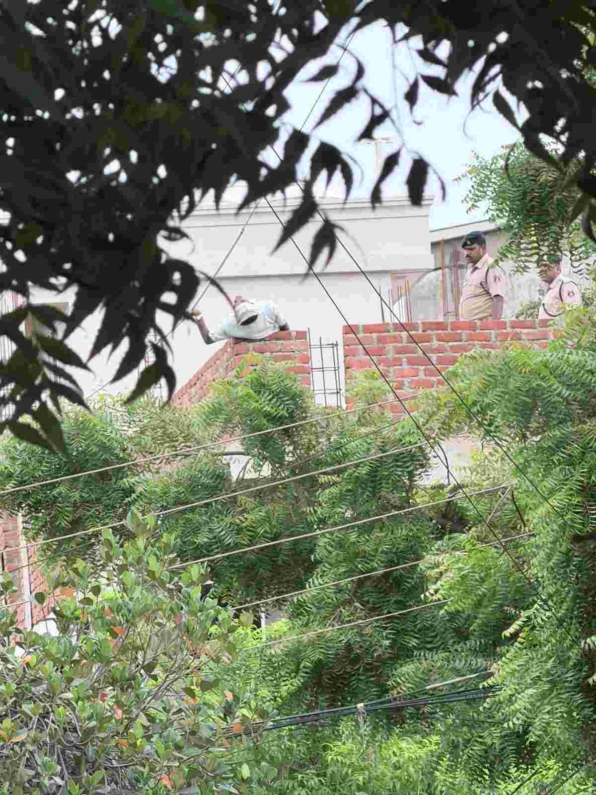 'OMG' ब्रेकिंग पत्रकार कॉलोनी में दर्दनाक हादसा: मकान की छत पर हाई वोल्टेज करंट की चपेट में आए दो युवकों की मौत.