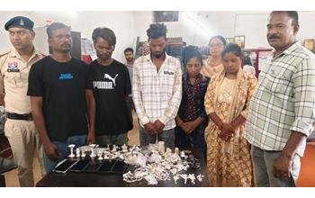 ज्वेलरी शॉप की दीवार तोड़कर लाखों के जेवर पर हाथ साफ, 72 घंटे में पुलिस ने किया सेंधमारी का खुलासा; 2 महिलाओं समेत 5 आरोपी गिरफ्तार