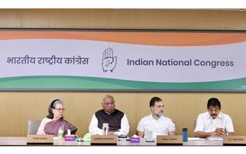 मल्लिकार्जुन खड़गे का चुनाव आयोग और मोदी सरकार पर निशाना, लोकतंत्र कमजोर करने का लगाया आरोप; CEC को बताया ‘सरकार का पपेट’