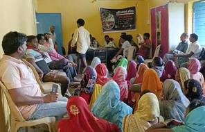 घर हितग्राही बनाते रहे, फर्जी हाजिरी लगाकर दूसरे के खाते में पहुंची मजदूरी! खुलासे के बाद ग्रामसभा में जमकर हंगामा