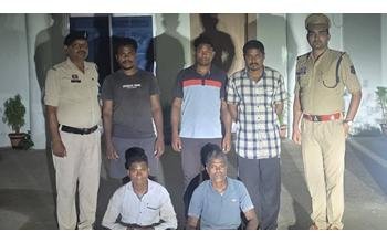 लाल सलाम पर्चे का खुलासा: लौह खदान में गाड़ियों में आगजनी करने के मामले में पांच आरोपी गिरफ्तार, पुलिस ने किया पर्दाफाश