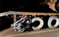 हादसे में ट्रक के पिछले हिस्से में बाईक का चक्का घुस गया, एक की मौत