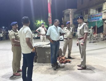 शहर की पुलिसिंग देखने देर रात सड़क पर उतरे एसएसपी कुमार, अवैध कारोबार और अपराधियो पर लगाम लगाने मातहतो को दिया टिप्स, देखिए नजारा.